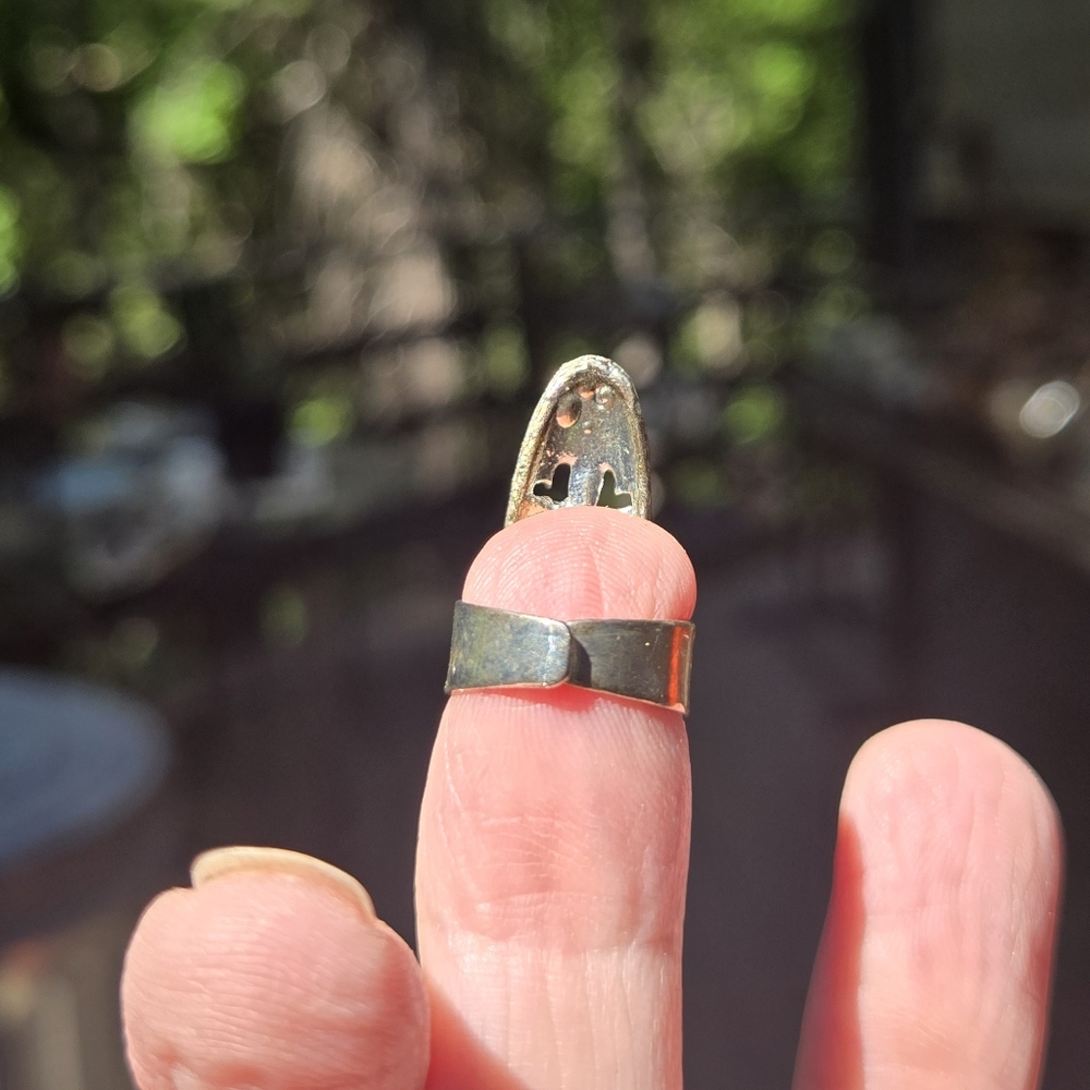 Elegant Green & Silver Floral Crown Crystal Nail Ring - Picture 7 of 8